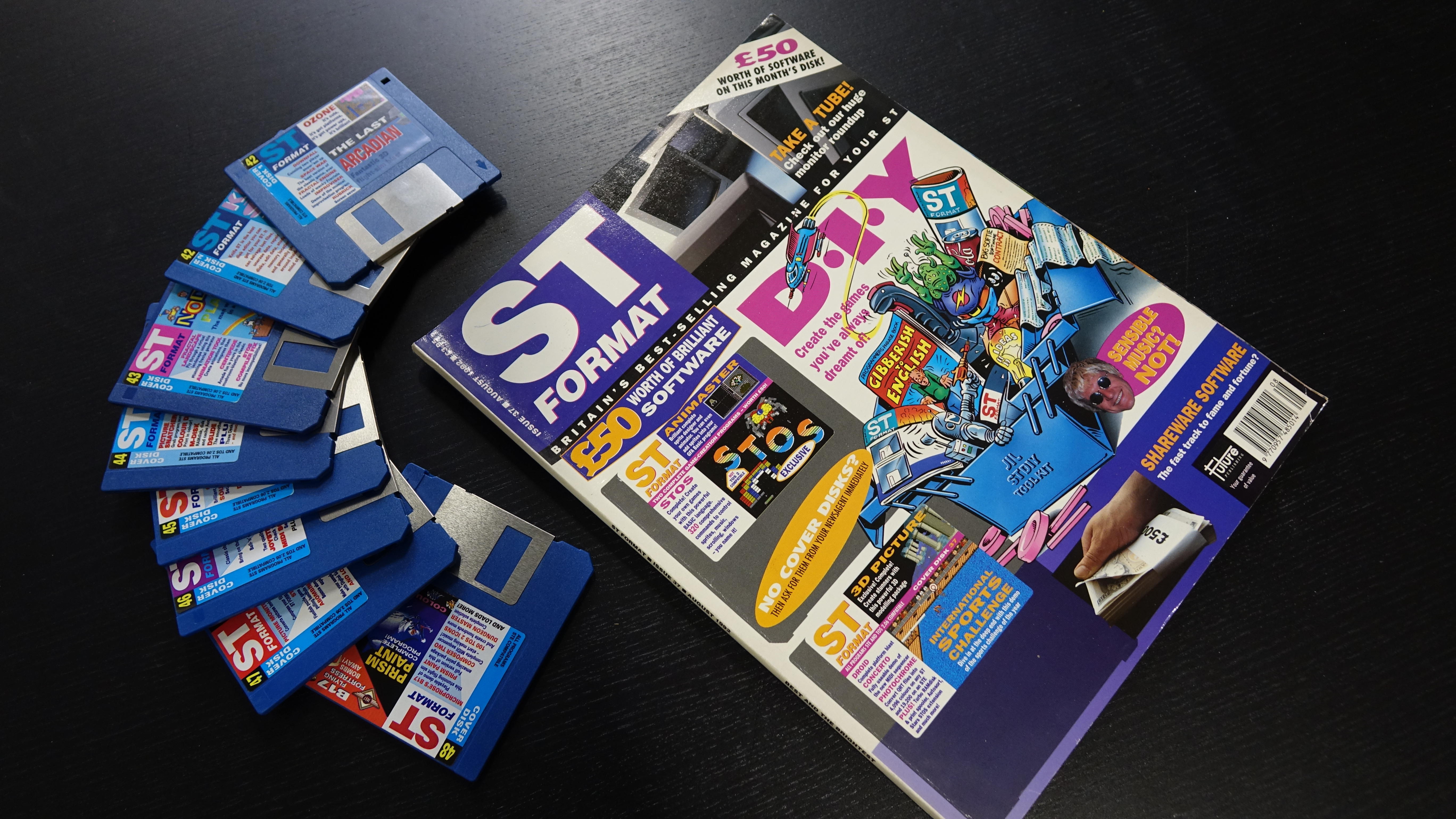 ST Format issue 37. This magazine contained a full copy of the original Droid game.